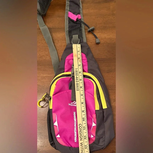 NWOT Unisex‎ Slingpack Bag Nylon - Picture 3 of 3